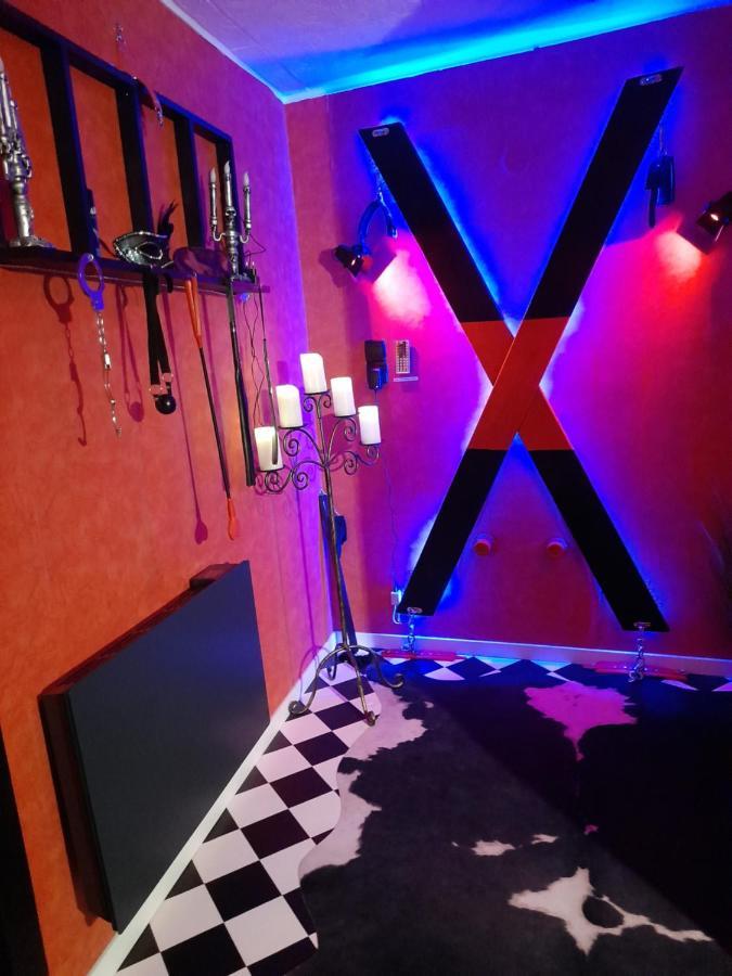 Love Room Le Rouge Et Noir Barr Kültér fotó