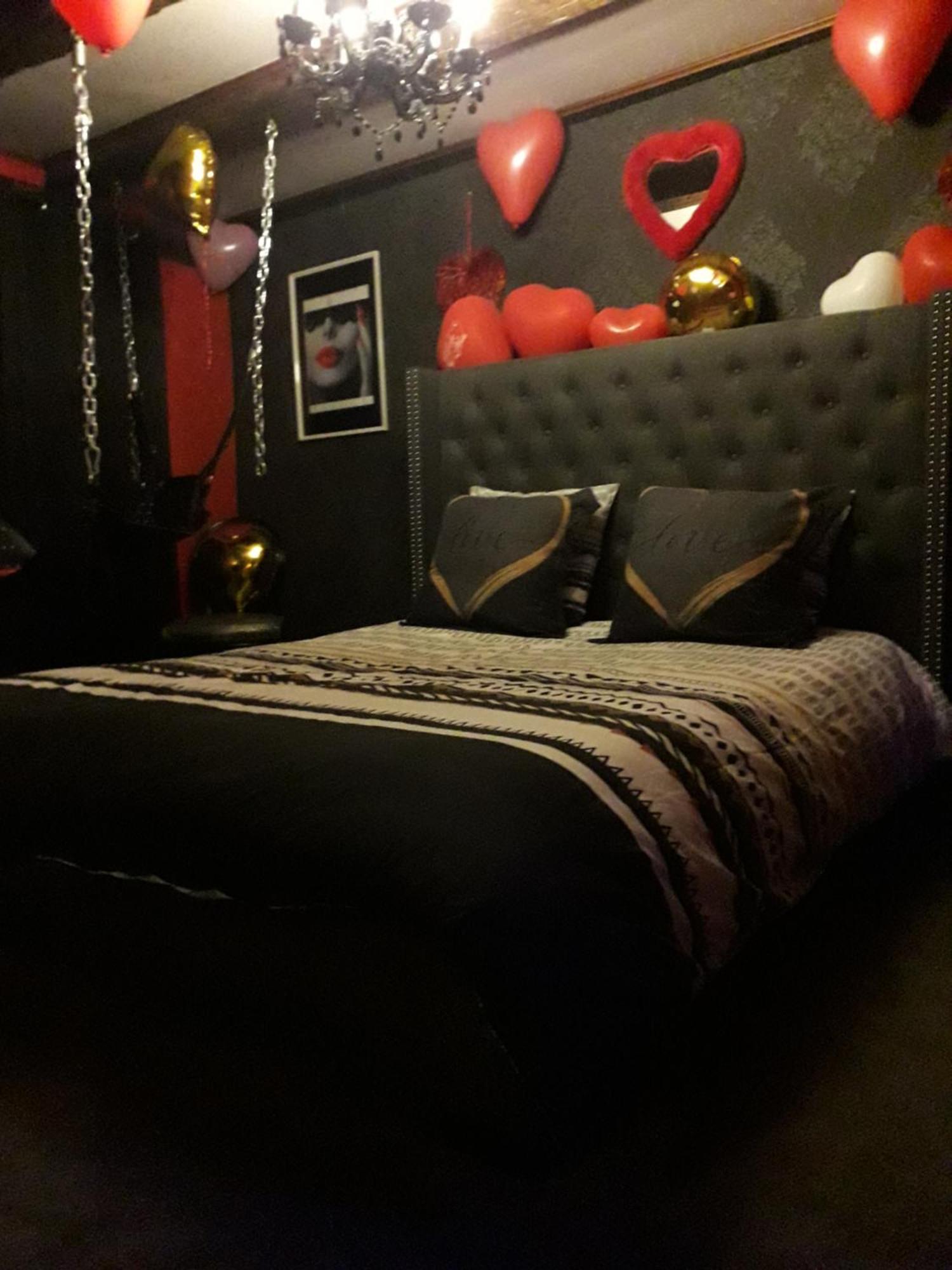 Love Room Le Rouge Et Noir Barr Kültér fotó